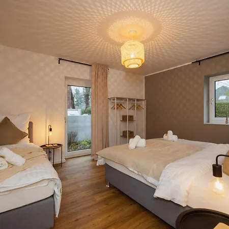 Hygge Homes, Three Bedrooms With Parking, Near River Apartment *