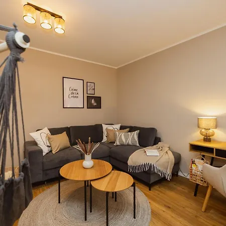 Hygge Homes, Three Bedrooms With Parking, Near River Apartment