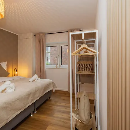 Hygge Homes, Three Bedrooms With Parking, Near River Apartment