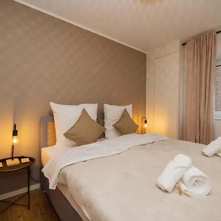 Hygge Homes, Three Bedrooms With Parking, Near River Apartment