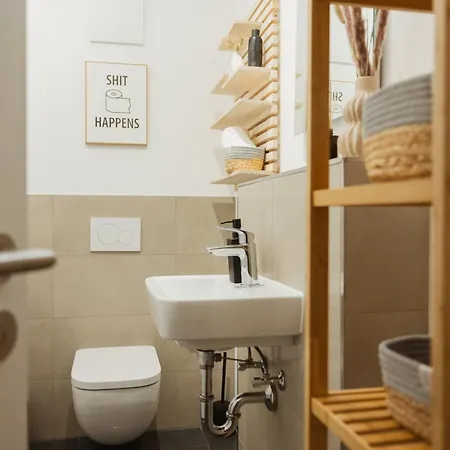 Hygge Homes - 'scandi Luxe' - Near River 빈젠