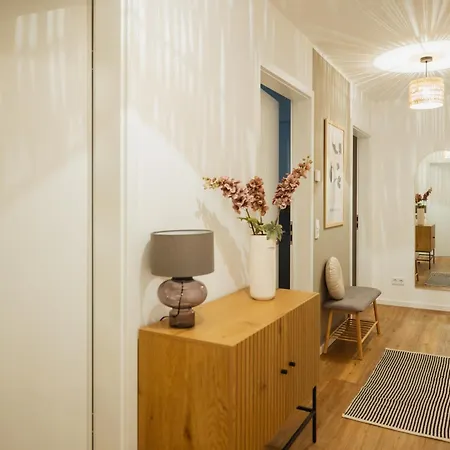 Apartment Hygge Homes, Three Bedrooms With Parking, Near River