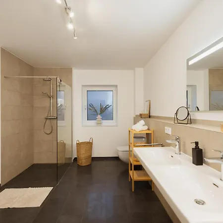 Hygge Homes, Three Bedrooms With Parking, Near River