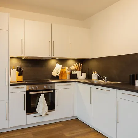 Hygge Homes - 'scandi Luxe' - Near River 빈젠