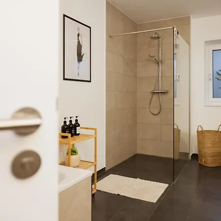 Apartment Hygge Homes, Three Bedrooms With Parking, Near River