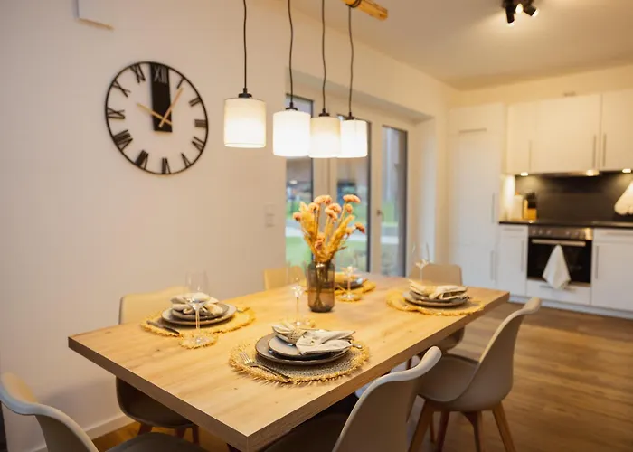 Hygge Homes - 'scandi Luxe' - Near River شقة فينزن