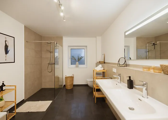 Hygge Homes - 'scandi Luxe' - Near River